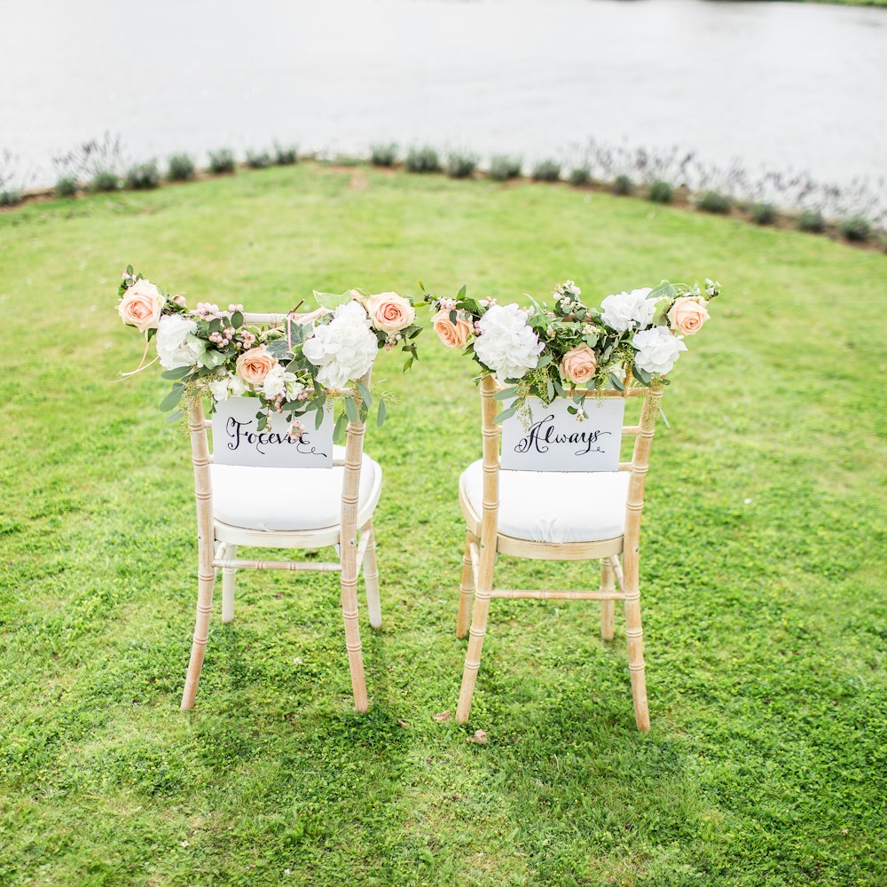 Guests gather along the cliff-edge lawn.